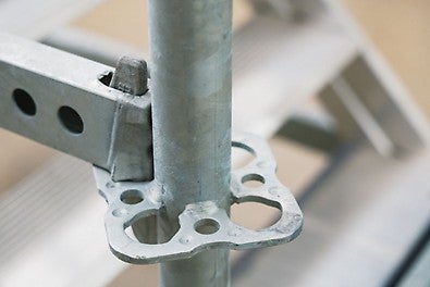 Eine durchdachte Sicherungs- und Sperrmechanik mit selbstsicherndem Riegelanschluss.