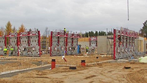 Runkotyöt aloitettiin talven kynnyksellä, ja talvibetonointiin varauduttiin huolella hyvissä ajoin.