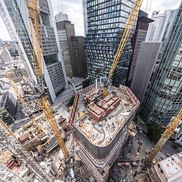 Die PERI Lösung für den Bau des Großprojekts umfasst aufgrund der variierenden Anforderungen der vier Türme unterschiedliche, aber gleichzeitig optimal aufeinander abgestimmte Systeme. Für die inneren Kerne der vier Hochhäuser fanden verschiedene Varianten des ACS Klettersystems Verwendung.