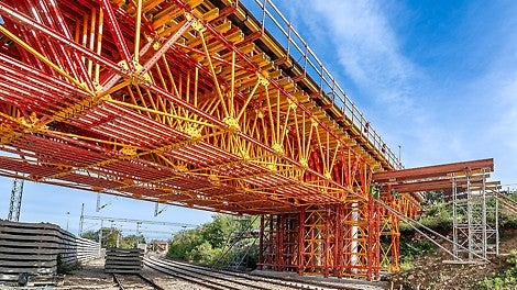 贝尔格莱德环城高速公路是该地区最重要的交通路段之一，随着5 号（3.1 公里）、6 号<br/>路段（9.6 公里）施工的完成，贝尔格莱德半环城高速公路项目也即将竣工，这将显著缓解首都<br/>拥堵的交通路况。