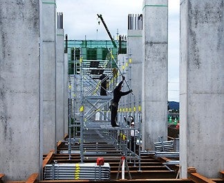 北海道新幹線工事、大野新道橋りょう工事<br/>【ドイツ最新鋭型くさび式保工 PERI－UP ロゼット・STR 100】<br/> 