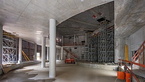 Ein Großteil der Wand- und Deckenflächen im Neubau wurde in Sichtbeton ausgeführt.