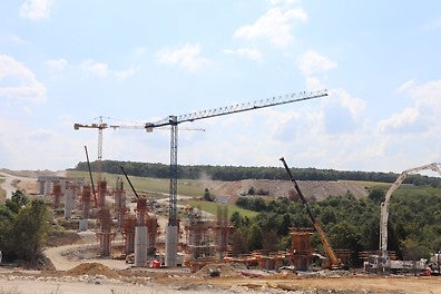 Мостово съоръжение на км 135 в етап на изпълнение