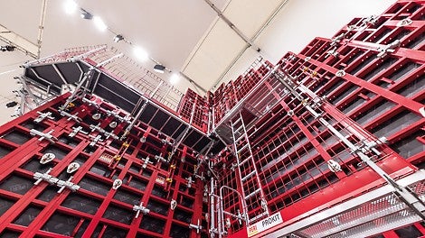 The experts from PERI provided insight into the future of the tried-and-tested MAXIMO Panel Formwork, which is impressive in terms of efficiency and sustainability. 