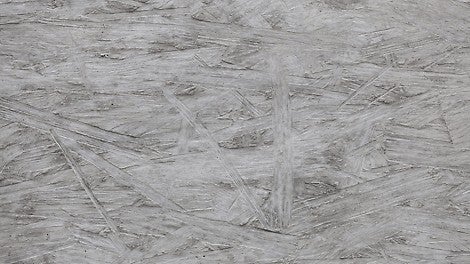 Durch die besondere Oberflächentextur der als Schalhaut verwendeten OSB Grobspanplatten wird eine markante Betonoberfläche erzielt.