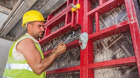 Der ausgereifte, einseitig bedienbare MX Anker kommt ohne Distanzrohre und Konen aus.