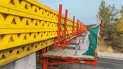 Bridge over the D6, Čelechovice, Czech Republic | VGK ensured safe working conditions and kept the traffic flowing during bridge refurbishment