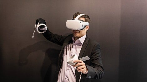Mittels Augmented und Virtual Reality konnten Besucher Projekte virtuell begehen oder in die physische Umgebung projizieren. So begannen in München virtuelle und reale Welt miteinander zu verschmelzen. 