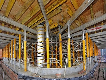 Kaikkiin pintavaatimuksiin helposti sovitettavissa vapaasti valittavissa olevalla muottilevyllä, laatan alapinnan vaaditun laadun mukaisesti.