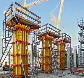 Le système de connexion PERI offre une flexibilité inégalée pour un rendu béton architectonique impeccable. Avec la possibilité de positionner librement les ancrages et de disposer les joints selon les spécifications requises, chaque projet bénéficie d&#039;une précision et d&#039;une qualité sans compromis.