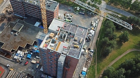 Laptin runkotyönjohtaja Juha Virrankari pitää itsestään selvänä, että korkea tornitalo kannattaa toteuttaa paikallavalurakenteisena, koska paikallavaletut kerrokset ovat kosteudenhallinnallisesti paljon helpompia. 