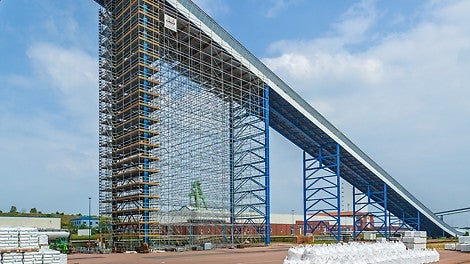 Die hohe Flexibilität und insbesondere das metrische Systemraster waren Grundlage dafür, die Gerüstkonstruktion in 25-cm-Schritten an die geometrischen und statischen Erfordernisse anzupassen.