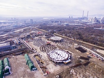 Проектът включва изграждане на бетонови фундаменти за 10 бр. силози