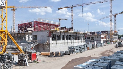 Die kurze Bauzeitvorgabe von nur 8 Monaten ließ sich mithilfe der umfassenden PERI Schalungs- und Gerüstlösung einhalten. Sie umfasste eine projektspezifische Arbeitsvorbereitung, die Bereitstellung der idealen Geräte und die kontinuierliche Kontrolle eingesetzter Materialmengen.
