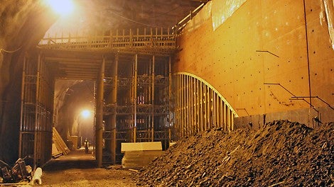 MULTIPROP-tornit toimivat tukina holvien rakennusvaiheessa.