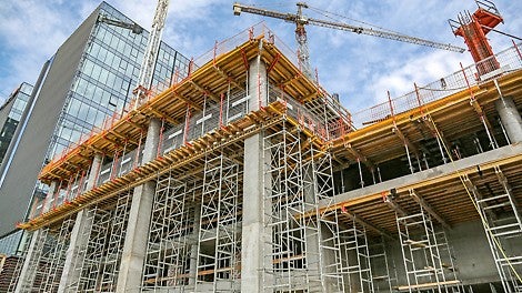 Wykorzystanie stolików stropowych z głowicą uchylną pozwala na znaczne przyspieszenie robót żelbetowych na kondygnacjach powtarzalnych.