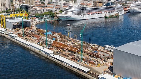The &quot;Museum of Tomorrow“ was designed by Santiago Calatrava and extends 300 m into the sea on a pier.