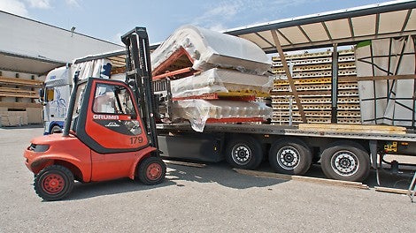 根据建筑构件定制的模板，以顶级的质量、精确的尺寸按照工地施工进度的要求，及时运送到施工现场。<br/><br/>