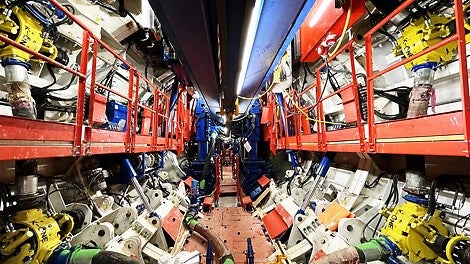 KERN hat die Bedeutung der Digitalisierung erkannt und ist Vorreiter bei der Einführung intelligenter Tunnelbautechnologien. Der Fokus auf Prozesssimulation und Systemautomatisierung gewährleistet die Vorhersage, Planung und Ausführung von Projekten mit beispielloser Genauigkeit und Effizienz. Darüber hinaus vermittelt KERN seinen Mitarbeitern durch Schulungen außerhalb des Werksgeländes das Wissen und die Fähigkeiten, die für eine effektive Arbeit mit diesen Technologien erforderlich sind, und setzt damit neue Maßstäbe in der zivilen Infrastruktur.