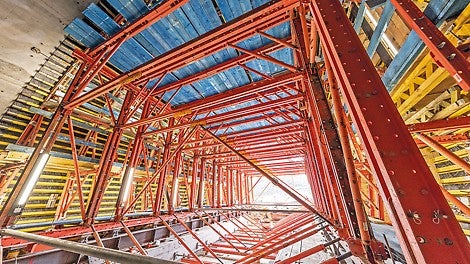 Căruciorul de cofraj pentru tunel PERI și-a bazat setul de construcție VARIOKIT Engineering cu componente ale sistemului de închiriat. În acest fel, o soluție de proiect personalizat ar putea fi dezvoltat în cel mai scurt timp posibil.