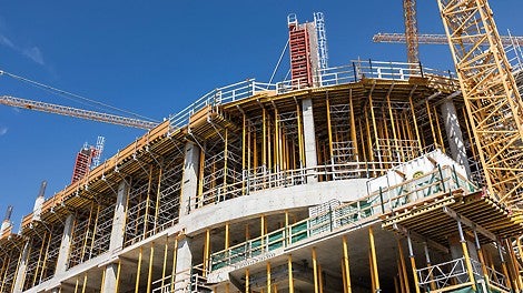 此项目的层高为4至7米，不同的层高对于施工方案设计和施工作业团队而言，都是一个特殊的挑战。