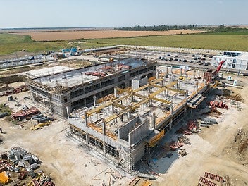 Multiflex系统的灵活性，能够适应项目中所有的建筑尺寸，为楼板和梁板结构立模 