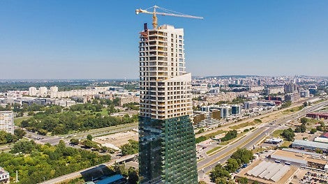 Konstantnom tehničkom podrškom, naprednom logistikom i olakšanim procesom nabavke <br/>kompanija PERI pomogla je izvođenje konstrukcije visine 155 metara u kratkom roku.