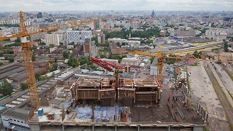 Для бетонирования ядра башни использовалась самоподъемная система ACS. Предварительная сборка системы проводилась непосредственно на строительной площадке под руководством специалистов технической поддержки PERI. 