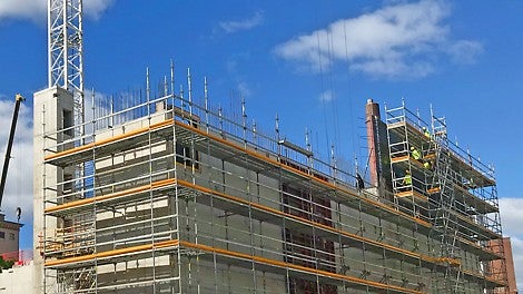 PERI UP -telineet toimivat tässä projektissa raudoitustelineinä, työtasoina, porrastorneina ja tuennassa. 