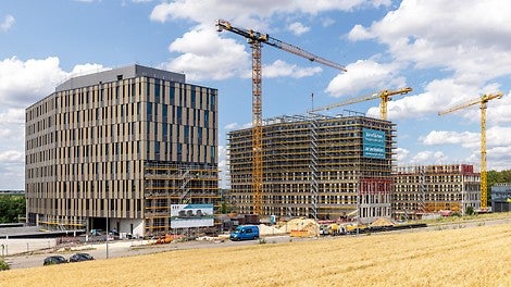 Moderne Gerüst- und Schalungssysteme von PERI unterstützen den raschen Baufortschritt.