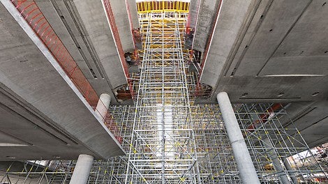 Due to the metric basic grid dimensions, the PERI UP Rosett Flex scaffolding sub-structure could be optimally adapted to suit the different contact areas.