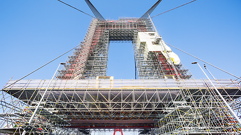 For the support structure, we have combined our engineering construction kit with our scaffolding kit to create an efficient solution.<br/>