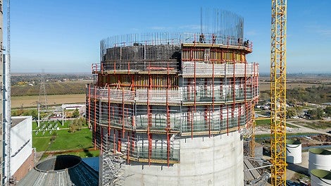 VARIO GT 24 zidna oplata od drvenih nosača bila je savršena za podešavanje promenljivih radijusa kako je dimnjak išao u visinu