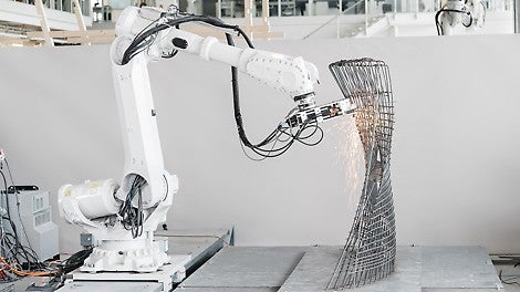 Die innovative MESH Technologie steht in der Kategorie Digitalisierung unter den Finalisten des bauma Innovationspreises. Die MESH Technologie ermöglicht es, komplexe oder gekrümmte Bewehrungskörbe, die bisher in aufwendiger Handarbeit hergestellt werden, durch ein automatisiertes Vorfertigungsverfahren anzufertigen. (Foto: MESH AG)