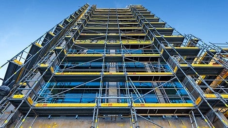 W rusztowaniu PERI UP Easy kształtowanie naroży przebiega szybko, bez konieczności stosowania dodatkowych ram, łączników, podestów uzupełniających tzw. przerzutów. Fot. Wojciech Dziedzic 