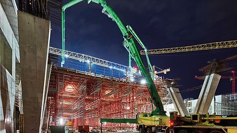 Betonáž prvního betonářského záběru trvala přes 16 hodin.<br/>(Foto: PERI SE)<br/>