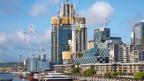 The ambitious Barangaroo Redevelopment project has redefined Sydney&#039;s city center to the west on the 22-hectare site of the former container port. The high-rise complex is the centerpiece of the Barangaroo South subproject. Three office towers with 39, 43 and 49 stories rise up to 217 meters. In order to be able to meet the tight schedule, PERI&#039;s Australian engineers developed a comprehensive formwork and safety concept. The use of mobile hydraulic units saved valuable crane time and thus accelerated the work processes on the large construction site.
