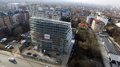 Отделните елементи на скелето са със специфичен дизайн, който им позволява лесно да се комбинират с останалите модулни и фасадни скелета. 