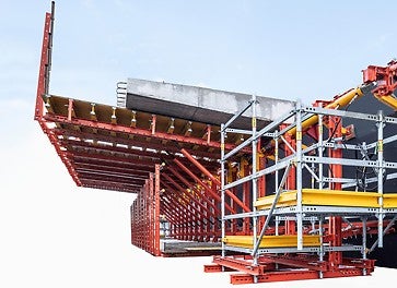 The Composite Track is a solution for composite bridge construction reducing the cycling times significantly.