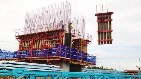 Lightweight VARIO GT 24 panel (65 Kg/m2) installed by crane easily.<br/>