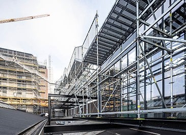 Las soluciones de andamios y acceso PERI UP se caracterizan por su adaptabilidad y un diseño centrado en las soluciones y superan los desafíos de la renovación de edificios históricos con gran éxito. (Foto: PERI SE)