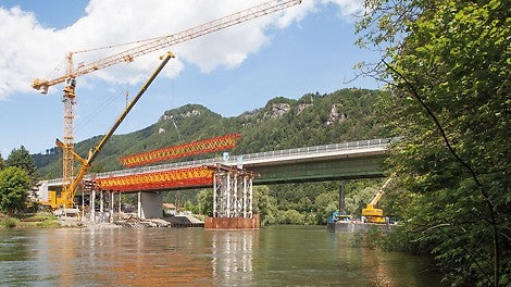 For the construction of the Mur Bridge near Frohnleiten, the new VARIOKIT heavy-duty truss from PERI has set new standards in shoring operations.