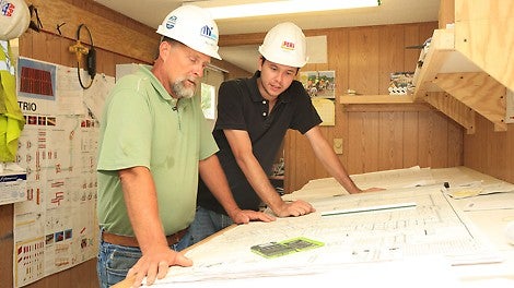 Mēs domājam arī par klientu biznesa vadības atbildību un atbalstām viņu kontroles procesus, izmantojot ar efektivitāti saistītus aprēķinus un augstu caurskatāmību - bieži tiešsaistē un visu diennakti.