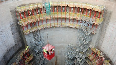 PERI’s SKS single-sided climbing system, complete with a mixture of RUNDFLEX and TRIO shutters was used to form the concrete liner. 