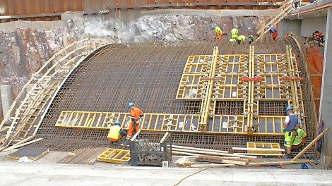 Kaarevan holvin vastamuottina käytettiin TRIO-muotin alumiinista versiota.