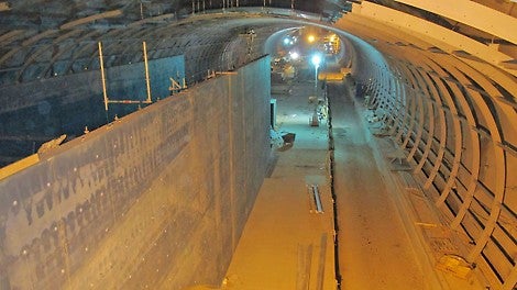 Lentoasemalle pääsee Kehärataa pitkin nyt myös junalla - asemalta on suora liukuporras- ja hissiyhteys lentoterminaaliin.