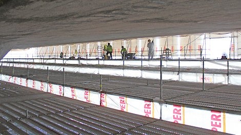 Pääkatsomon katto kunnostettiin massiiviselta telinetasolta käsin.<br/>