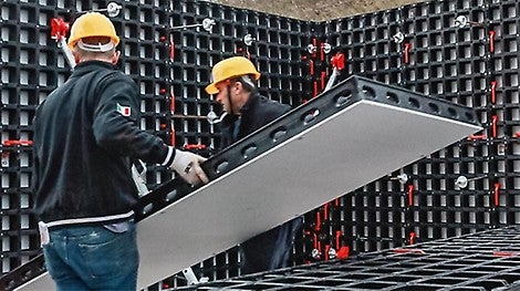 Po raz pierwszy zaprezentowaliśmy nasze nowe deskowanie na targach bauma 2016. DUO zapewnia uniwersalne zastosowanie do deskowania ścian, słupów oraz stropów za pomocą jednego systemu, bez użycia żurawia. 