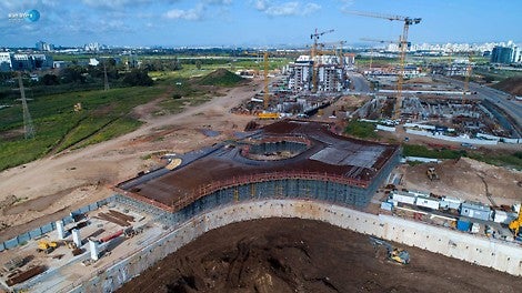 מגדלי תמיכה מסוג PERI UP ליציקת מיסעה בעובי 125 ס&quot;מ, בשטח 5,000 מ&quot;ר ובגובה 6 מטר