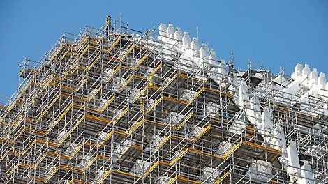 顶级的适应性、安全性与可以快速安装的特性，让PERI UP Flex 成为最适合应用于工业设施工程的脚手架系统。